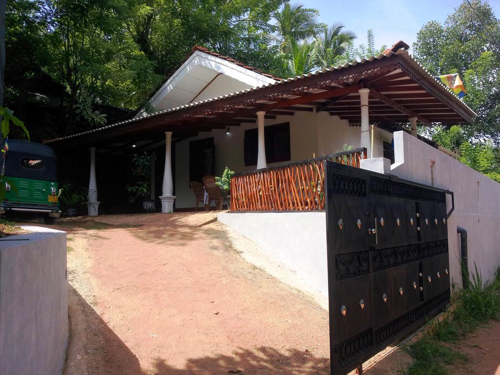 Methusha Holiday House Mirissa Exterior photo